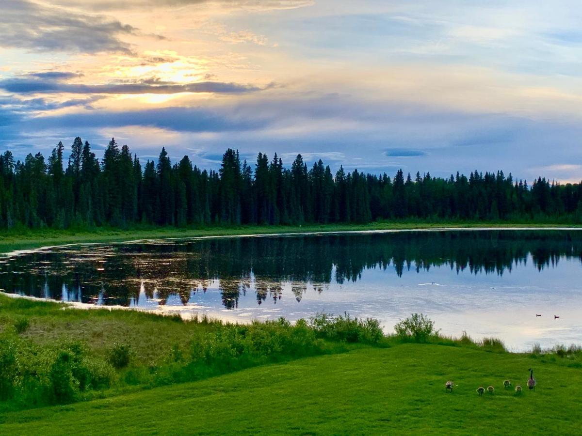 Schott'S Lake Conference & Resort Sundre Εξωτερικό φωτογραφία