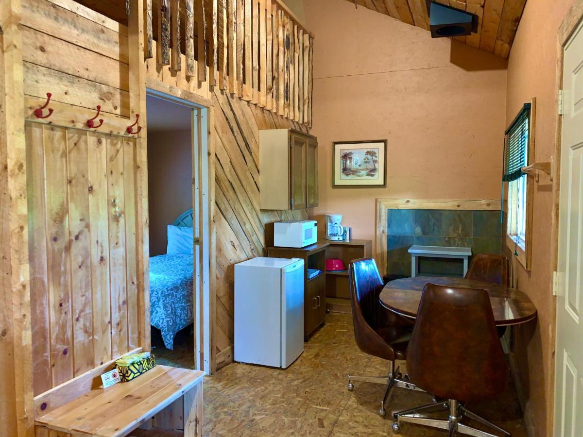 Schott'S Lake Conference & Resort Sundre Εξωτερικό φωτογραφία